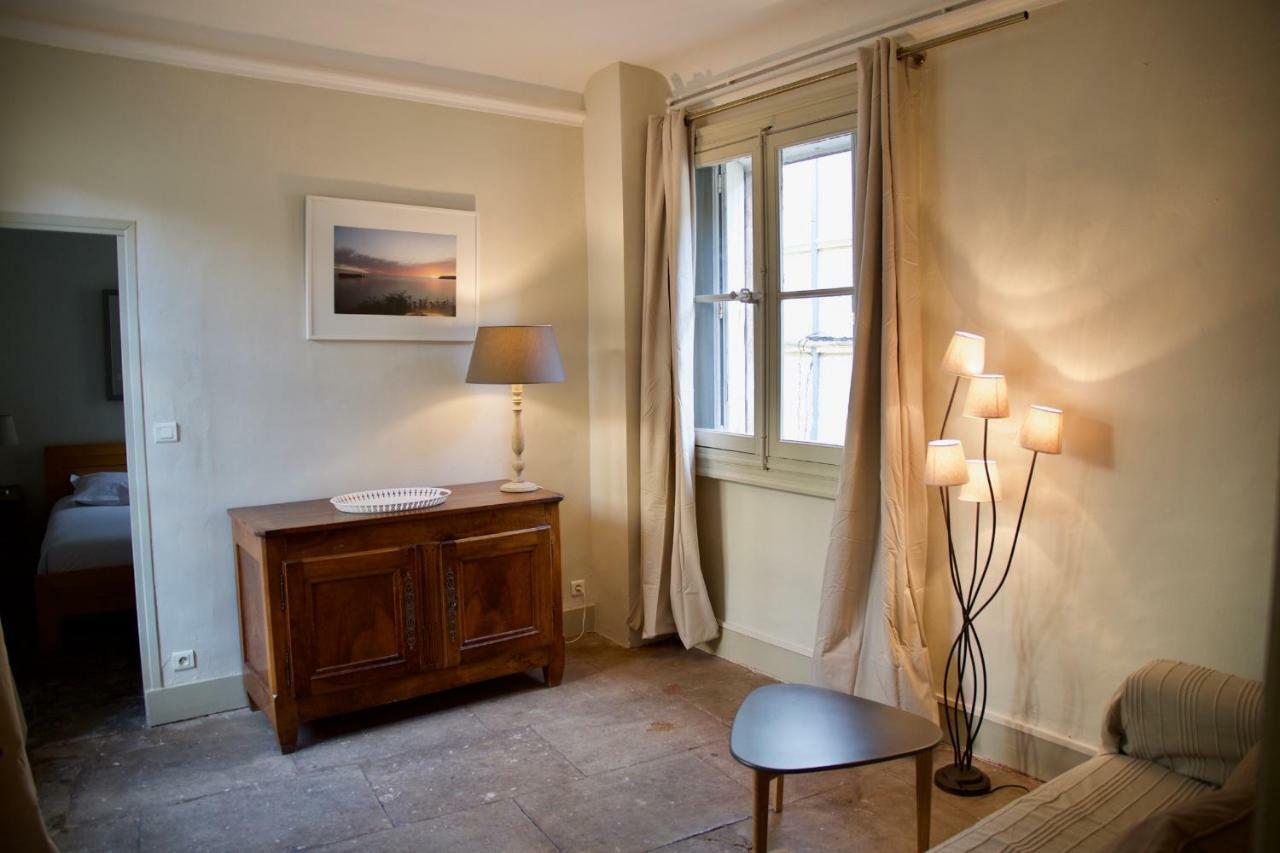 Appartements De L'Hotel De Girard มงต์เปอลิเยร์ ภายนอก รูปภาพ